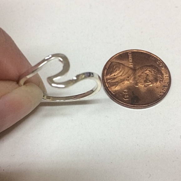 Wave Statement Silver Ring - Picture 7 of 8